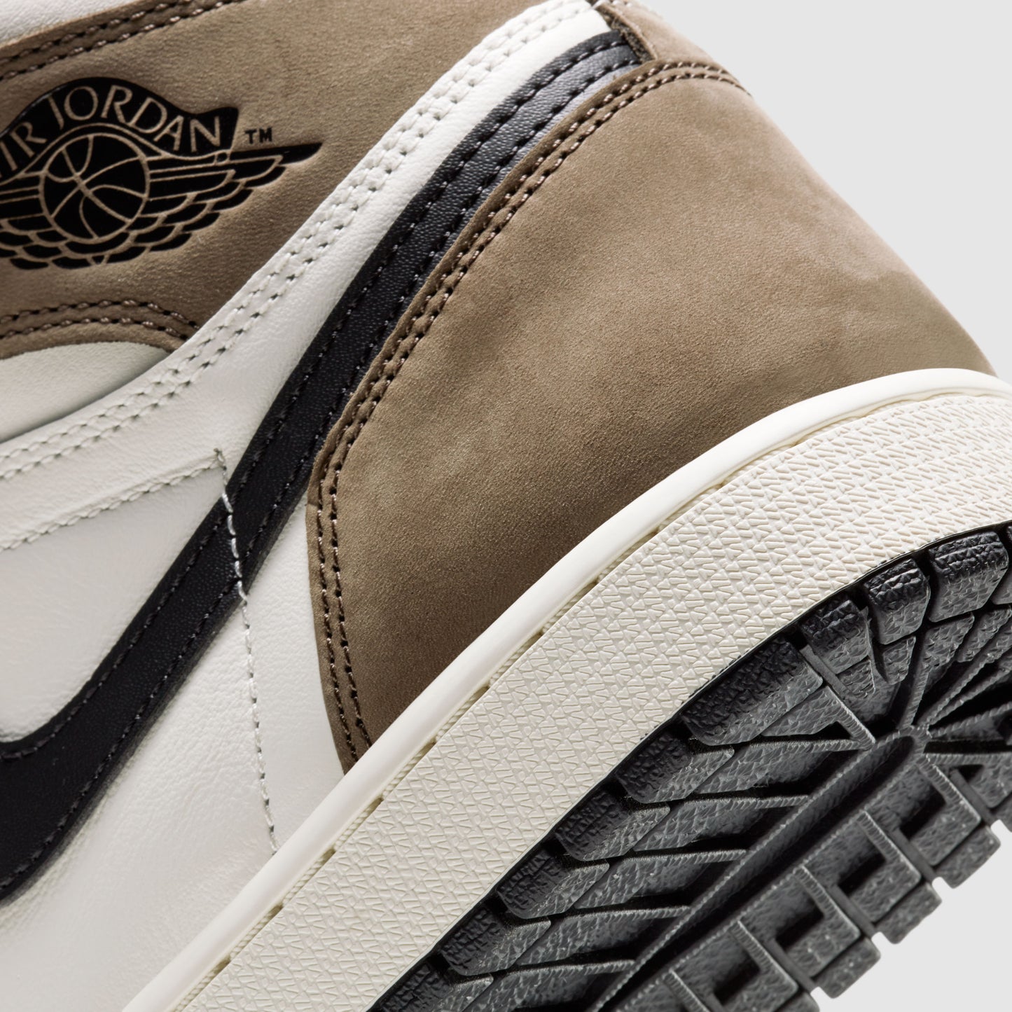 Air Jordan 1 Retro High OG Dark Mocha