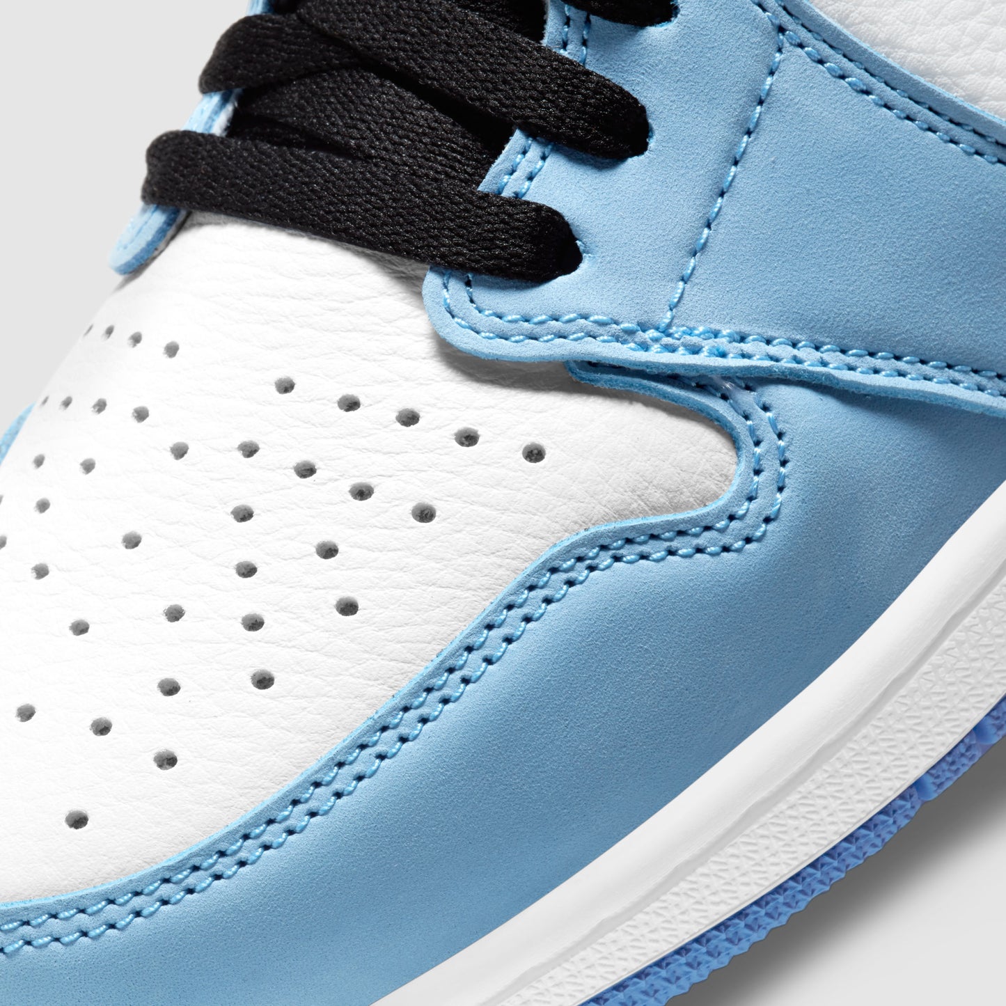 Air Jordan 1 Retro High OG University Blue