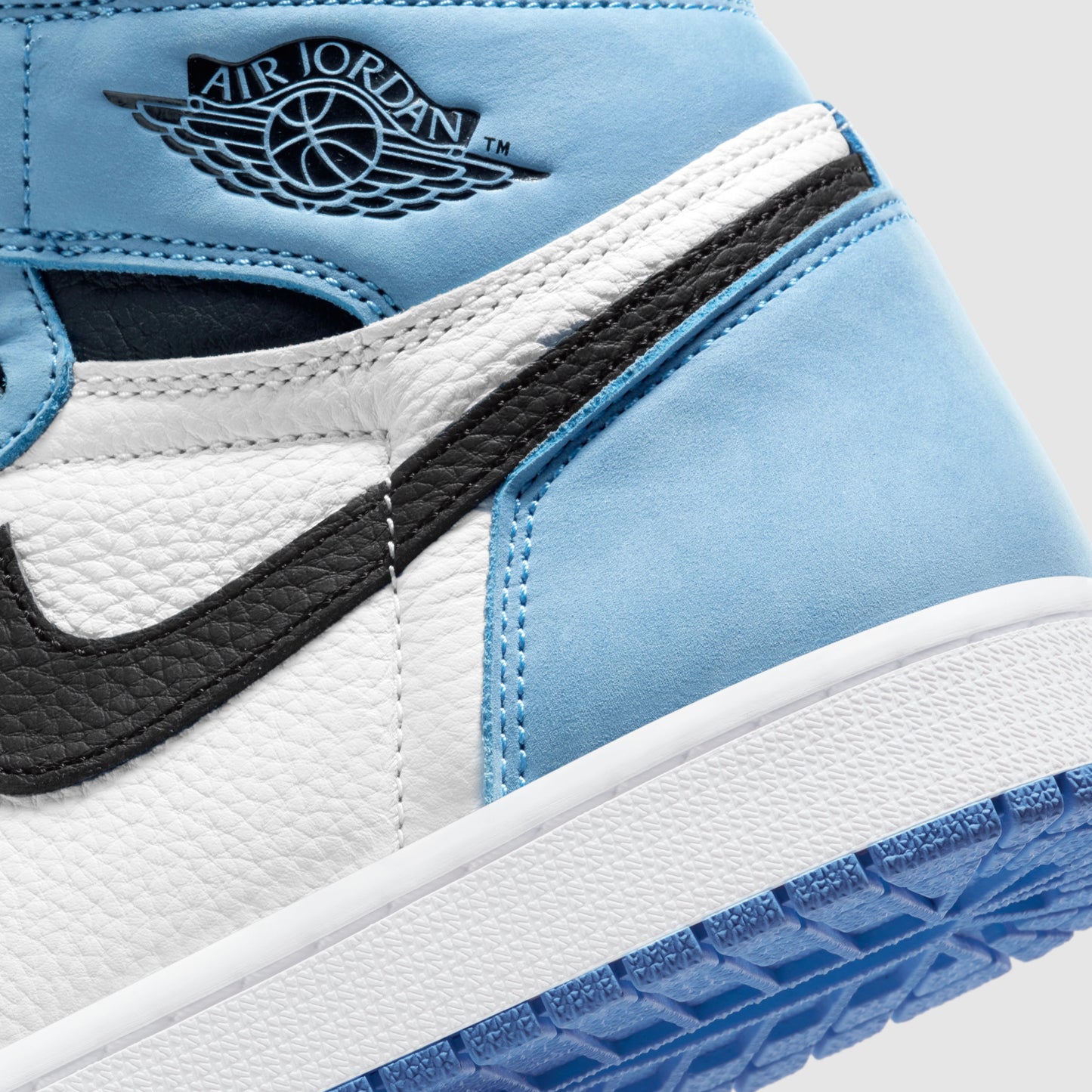 Air Jordan 1 Retro High OG University Blue
