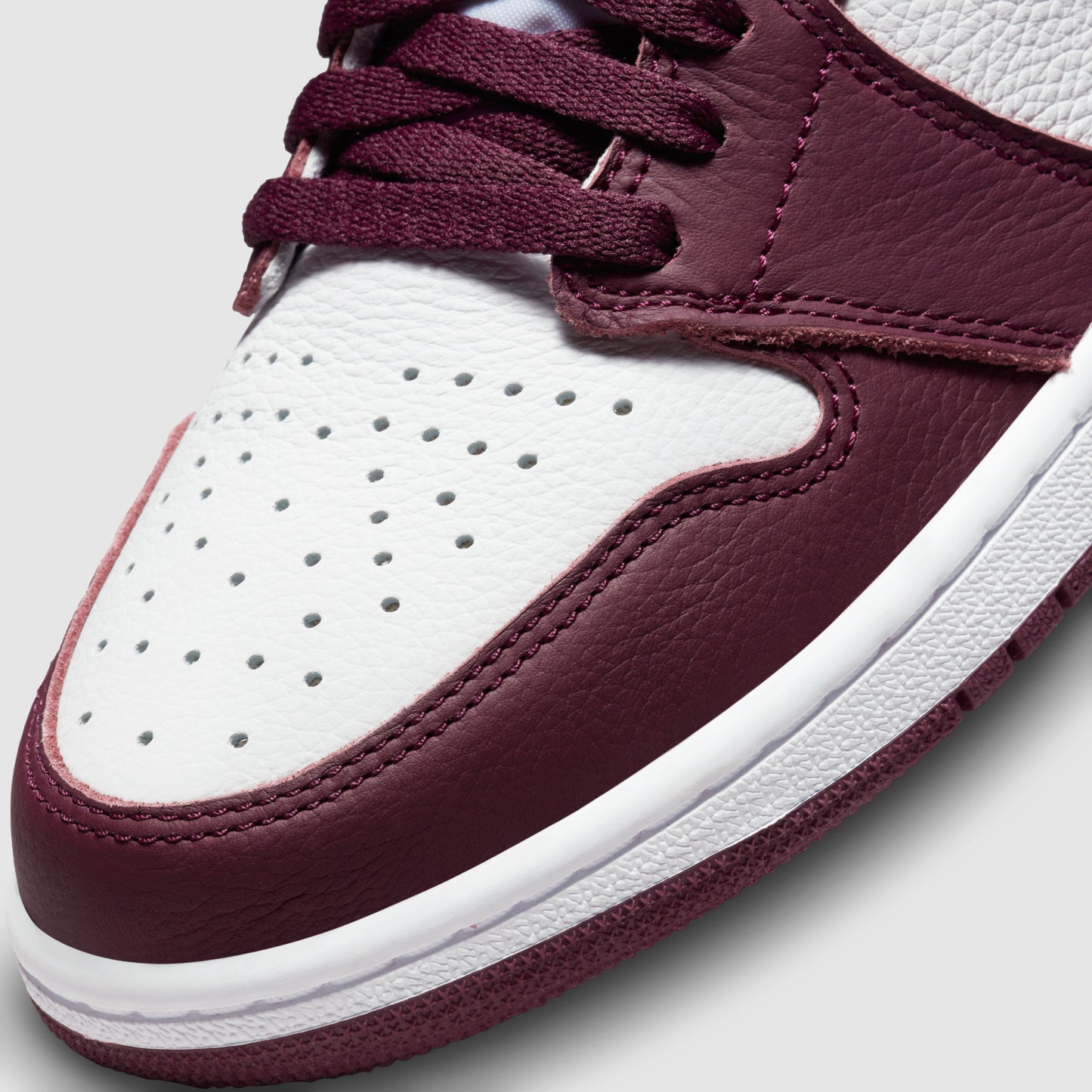 Air Jordan 1 Retro High OG Bordeaux