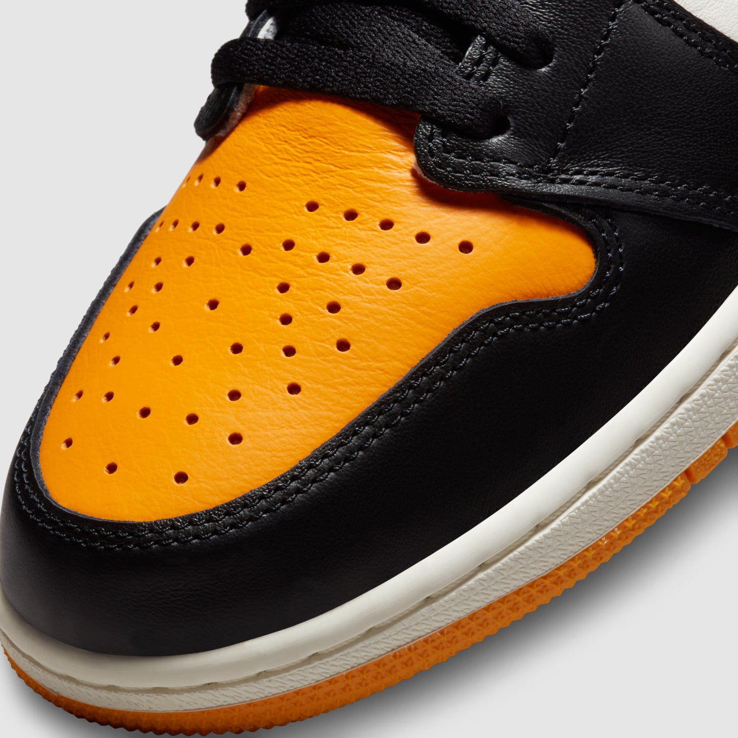 Air Jordan 1 Retro High OG "Taxi"