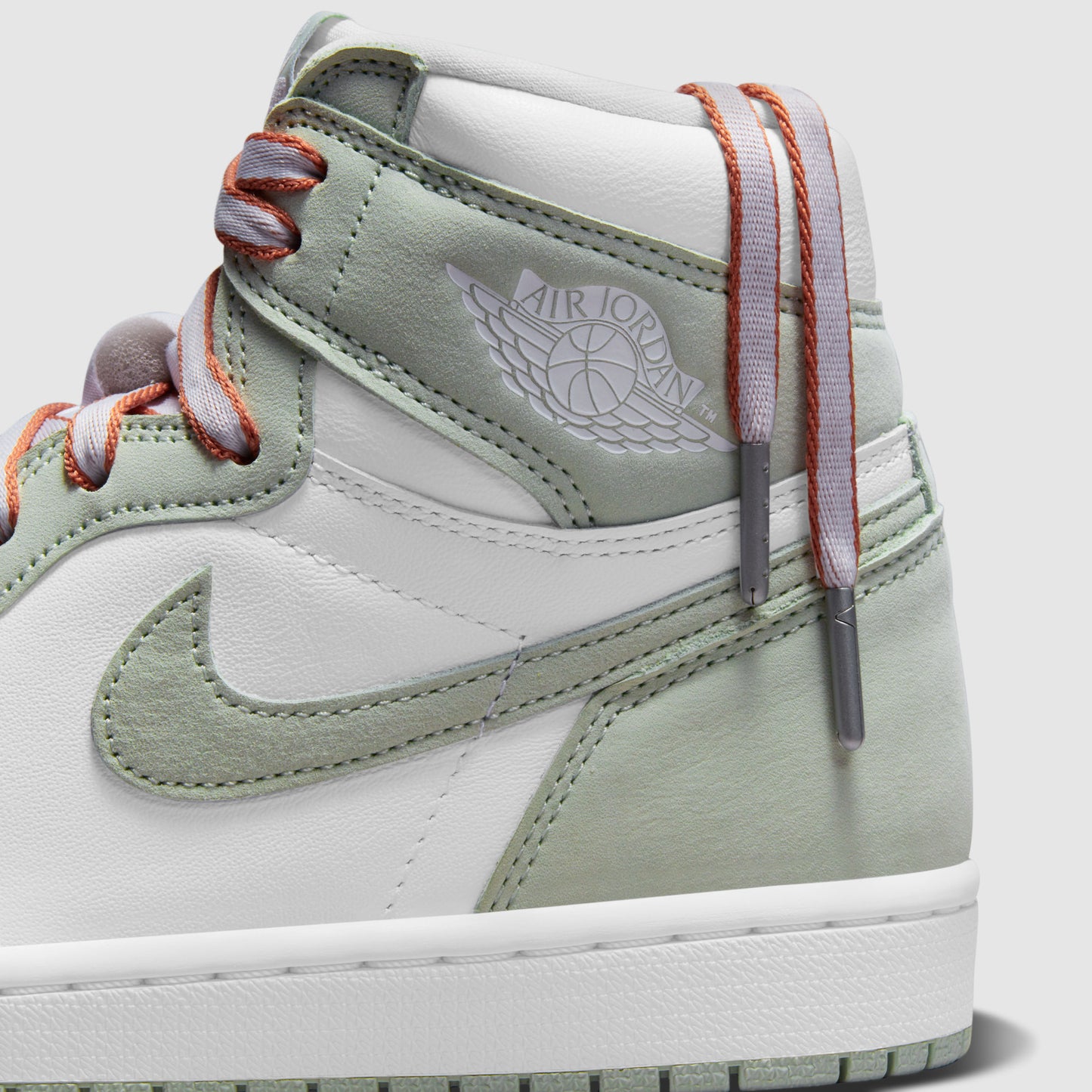 Air Jordan 1 Retro High OG Seafoam