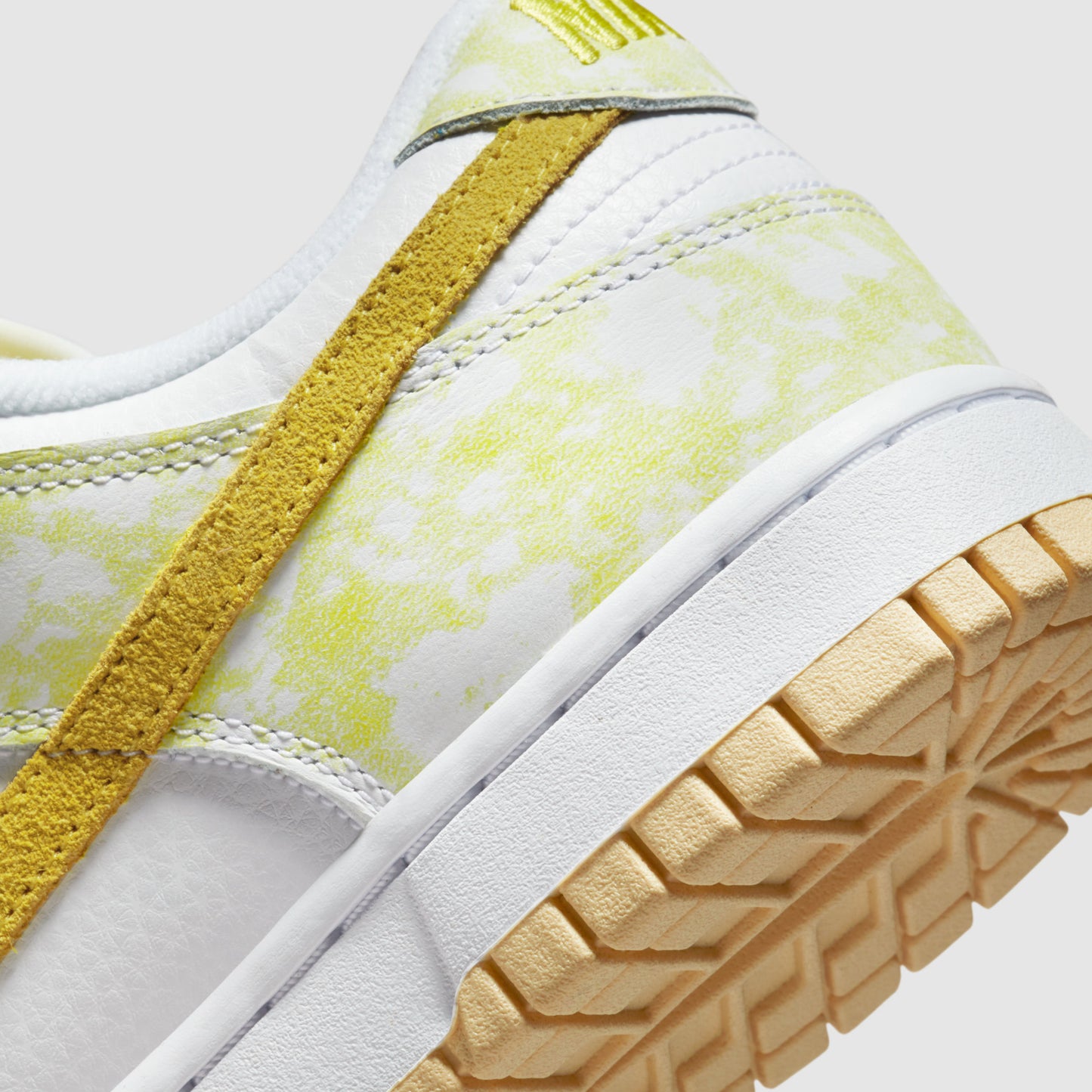 Nike Dunk Low Yellow Strike (W)