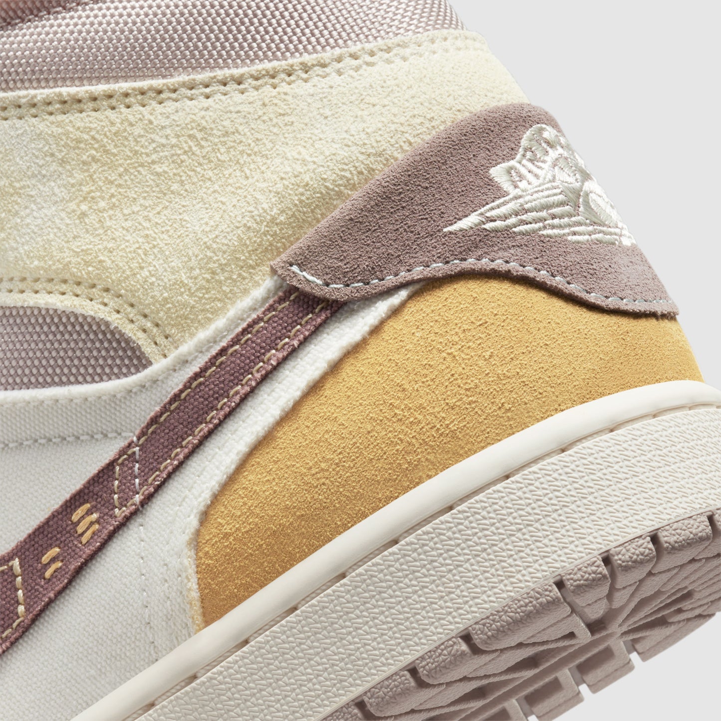 Air Jordan 1 Mid SE Craft Taupe Haze