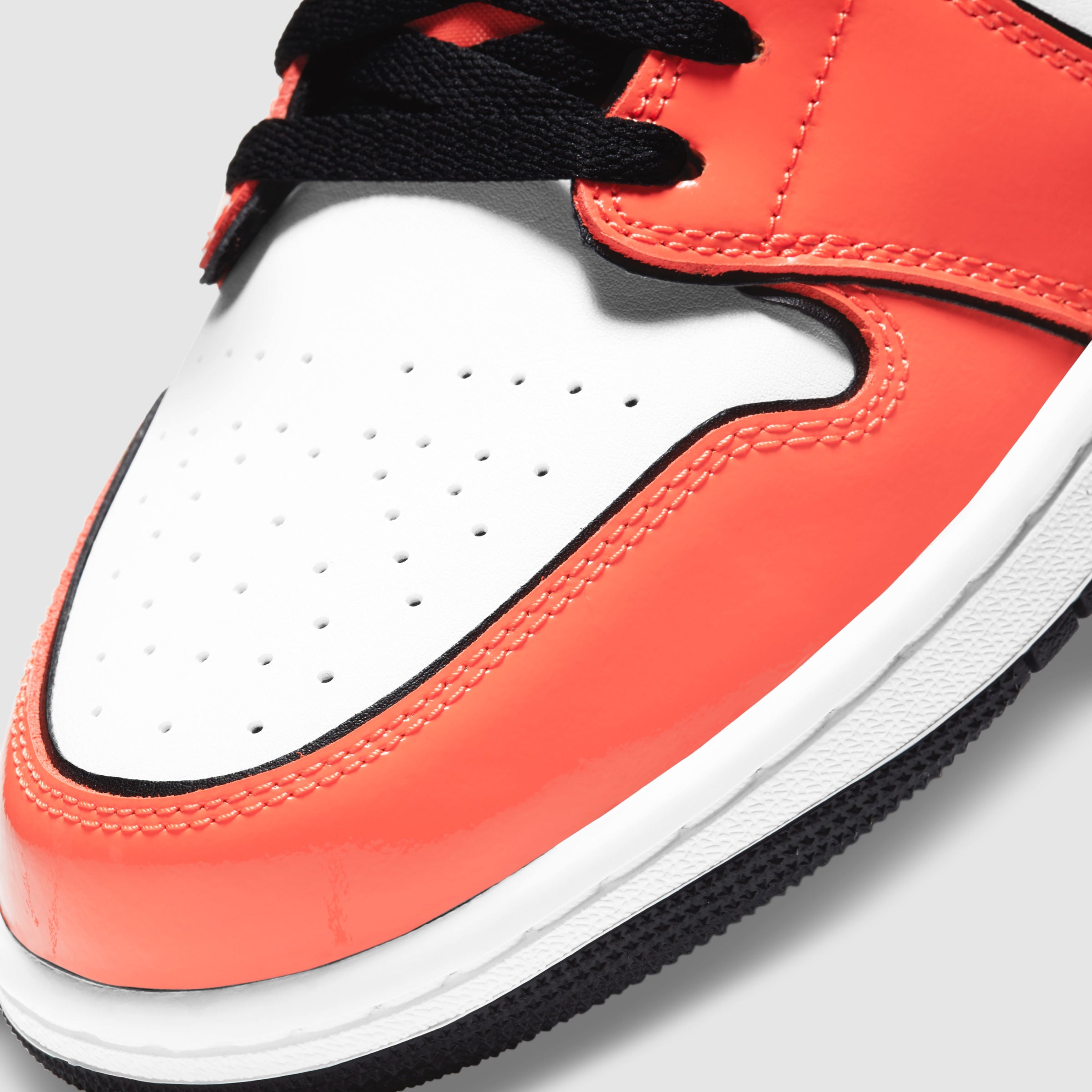 Jordan 1 best sale mid junior orange