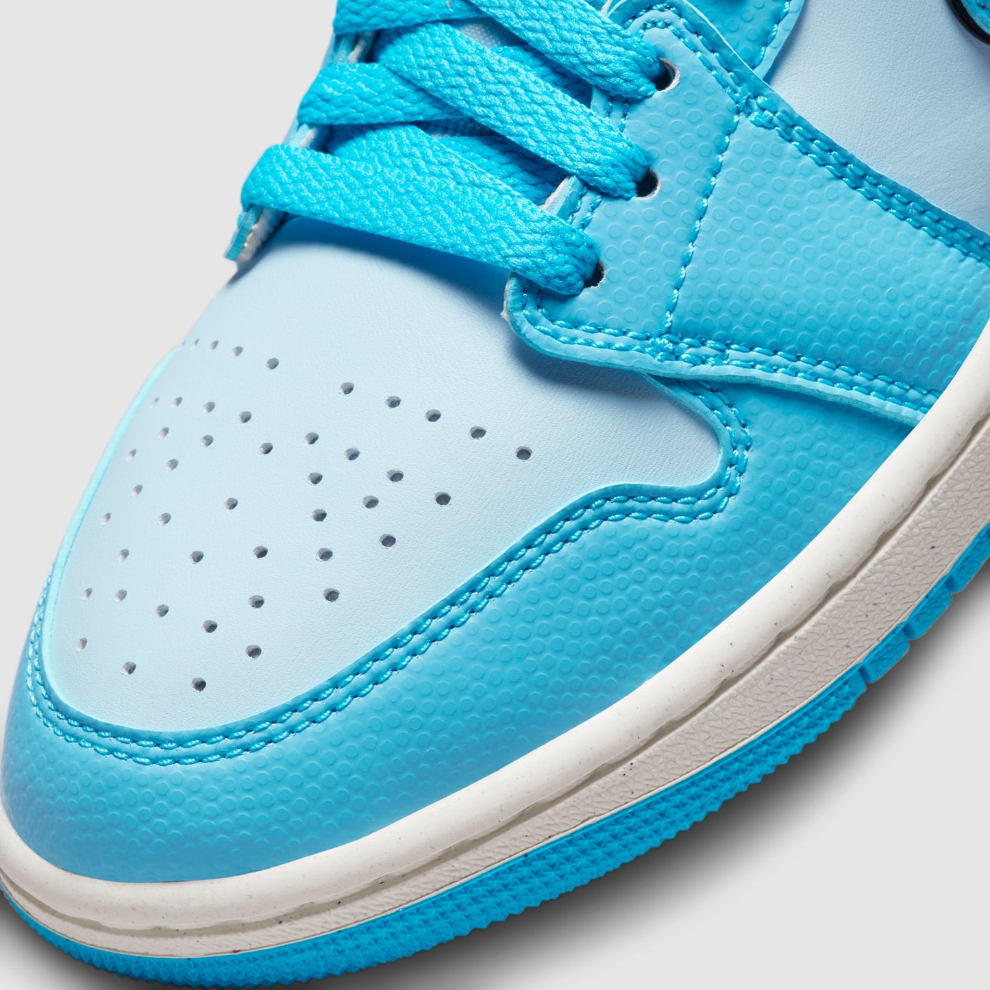 Air Jordan 1 Mid Ice Blue (W)